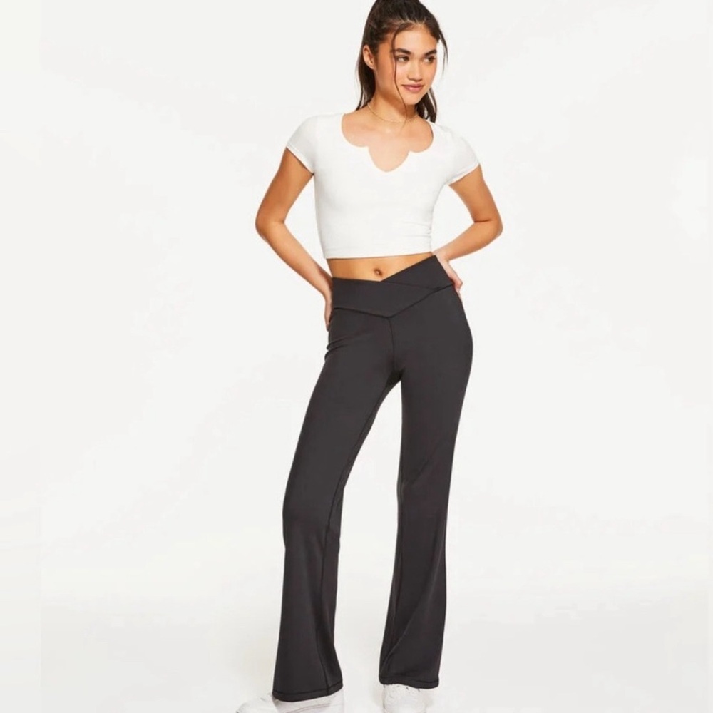 Women’s Aeropostale Flex Crossover Black Flare Yoga Pants